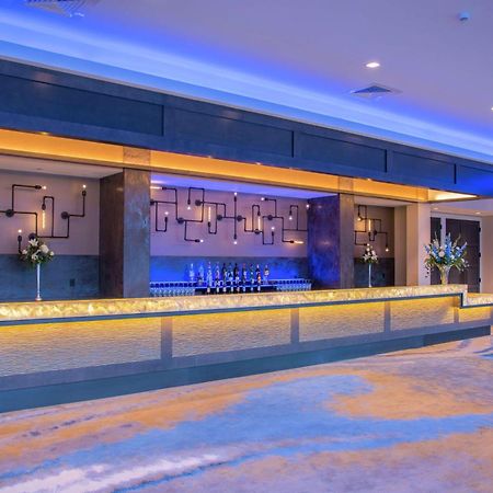 Doubletree By Hilton Manchester Downtown Exterior photo