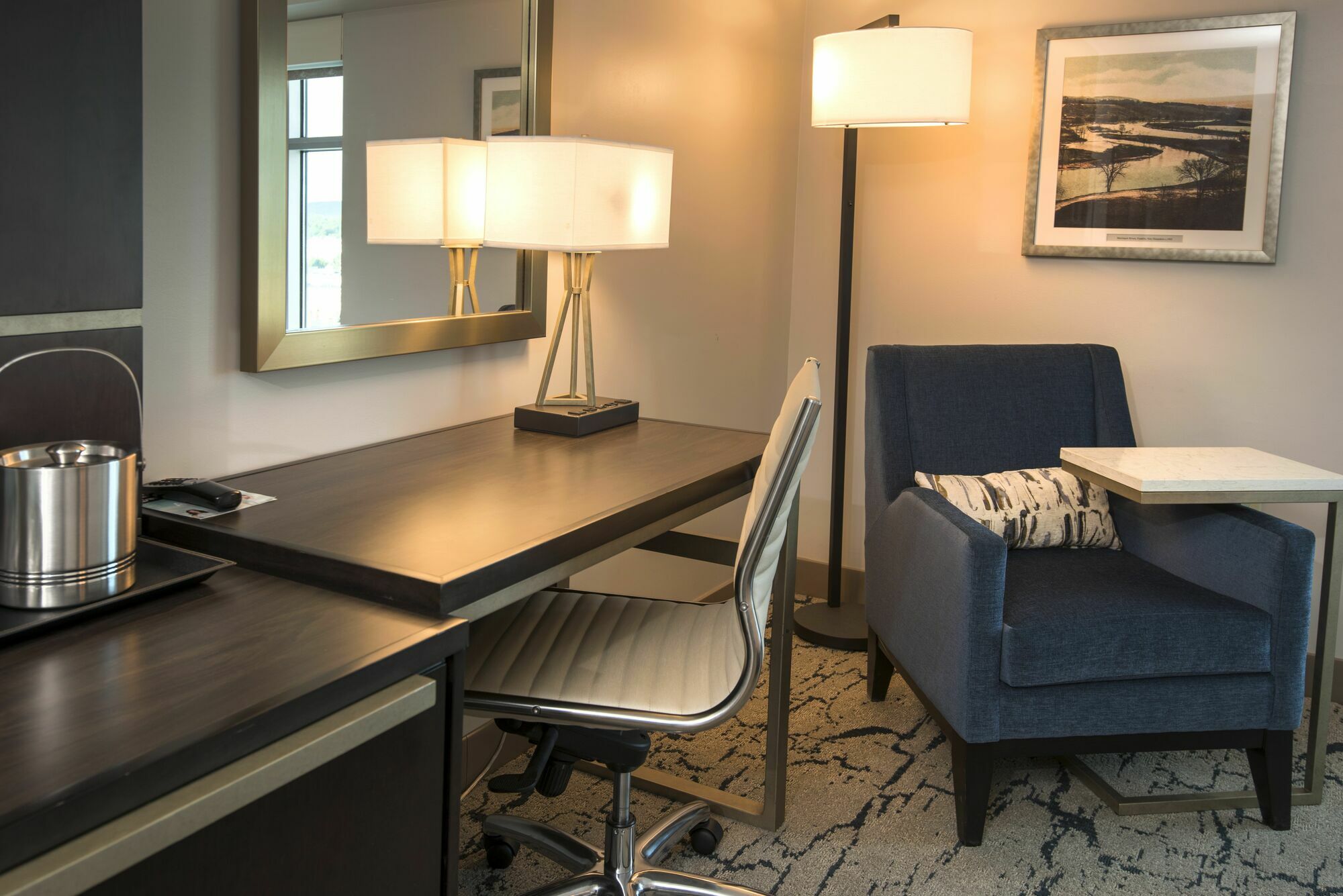 Doubletree By Hilton Manchester Downtown Room photo